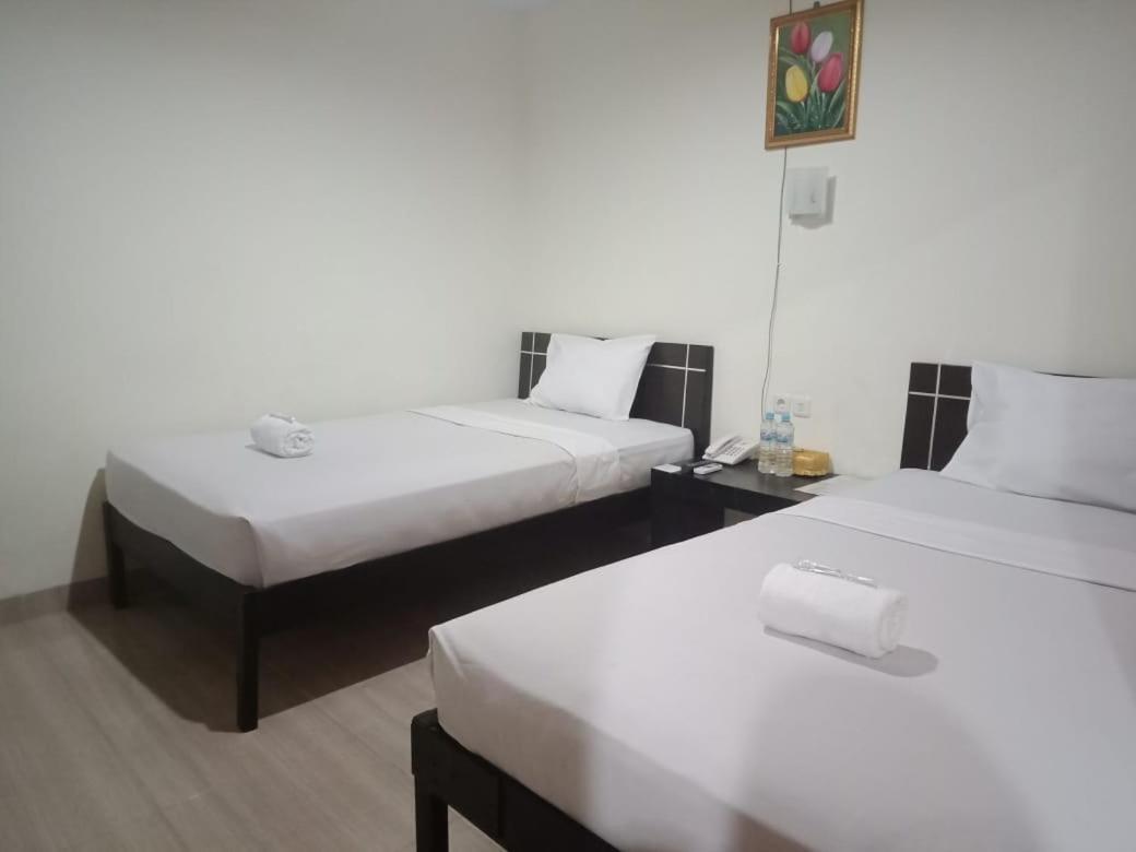 Hotel Meganita Mamuju Экстерьер фото