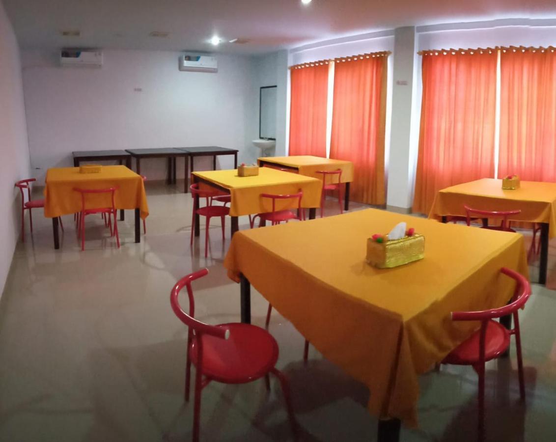 Hotel Meganita Mamuju Экстерьер фото