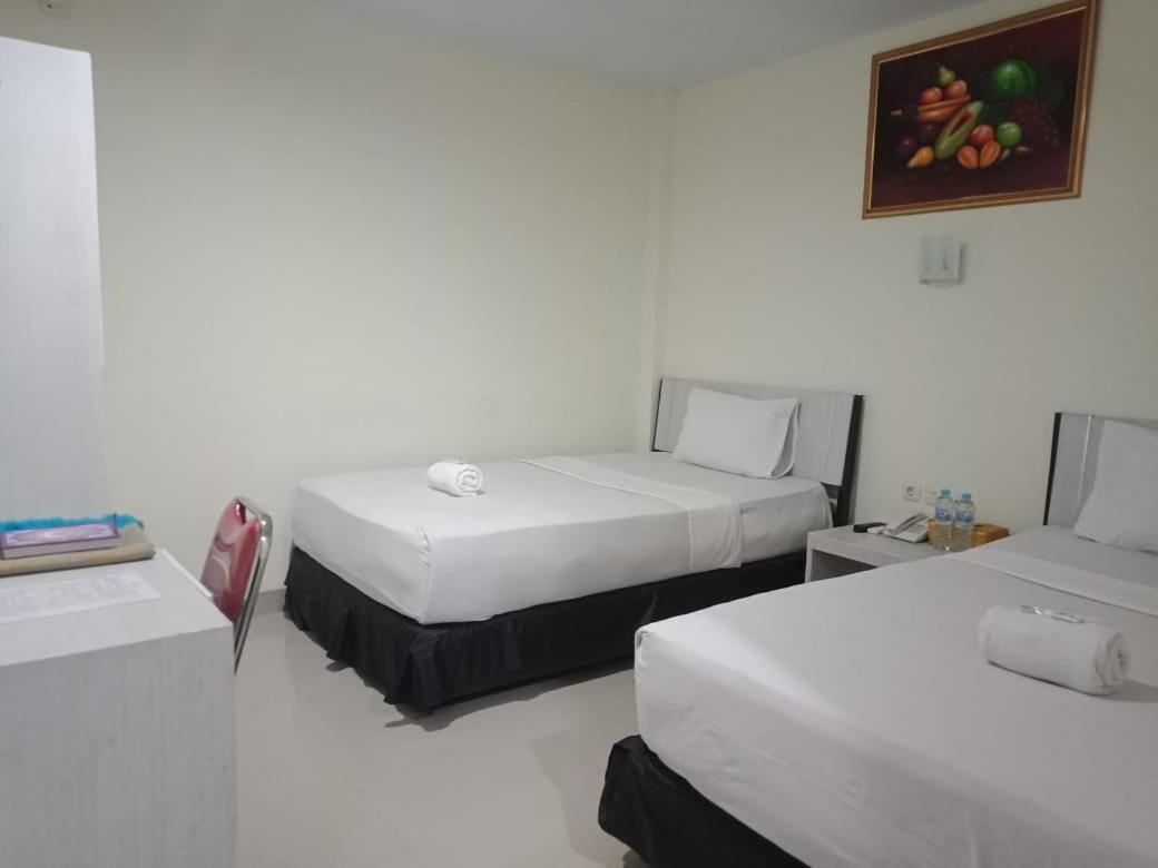 Hotel Meganita Mamuju Экстерьер фото