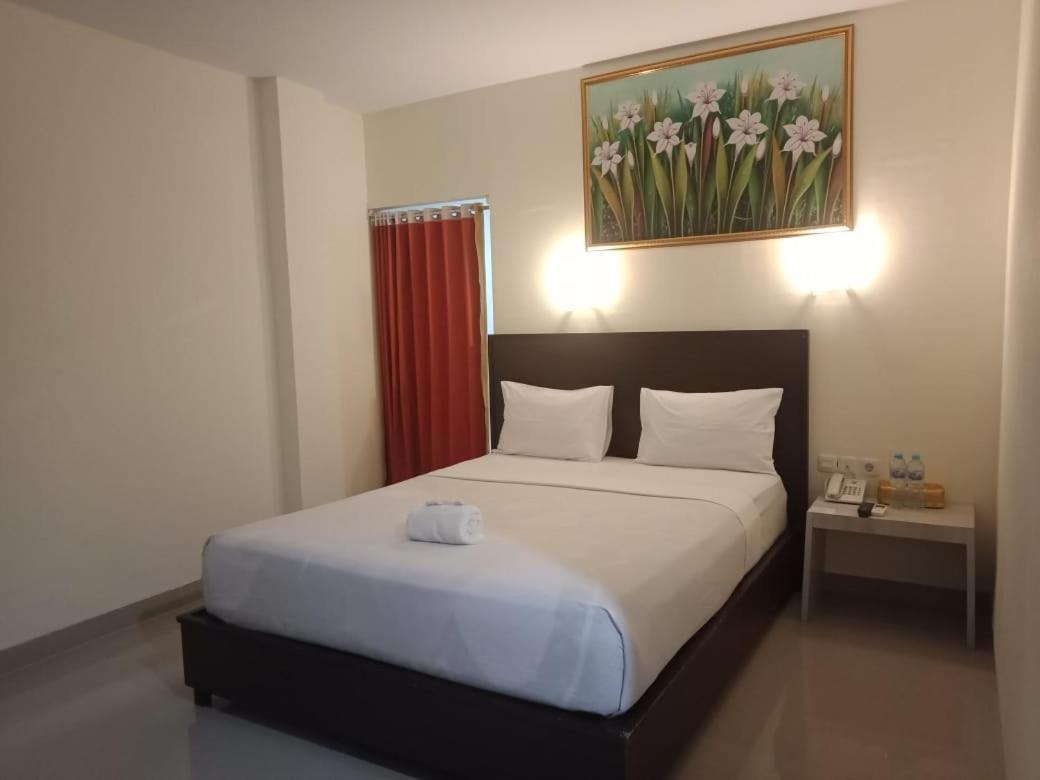 Hotel Meganita Mamuju Экстерьер фото